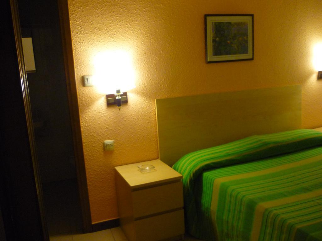 Hostal El Centro Huesca Pokoj fotografie